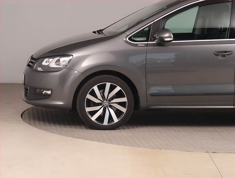 Volkswagen Sharan (2018) Highline 2.0 TDI BMT, 7 míst - fotka 14 z 23