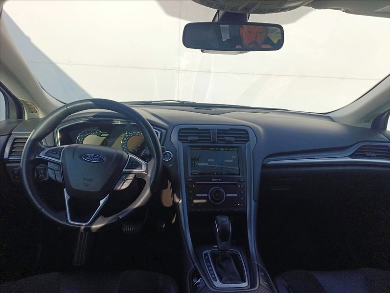 Ford Mondeo 2,0 TDCi Automat Kamera Navi - fotka 15 z 45