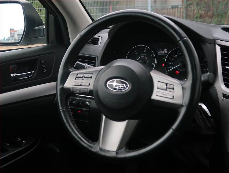 Subaru Outback (2012) 2.0 D, 4X4, Xenony, Tempomat - fotka 15 z 19