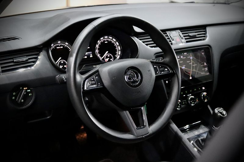 Škoda Octavia 3 FL Combi 1.4 TSI 110 kW - fotka 11 z 37