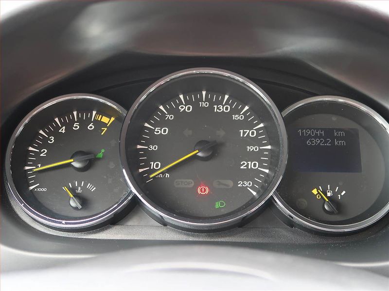 Renault Fluence (2012) 1.6 16V, po STK, servisované - fotka 11 z 17