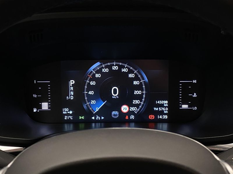 Volvo XC60 T5 MOMENTUM AUT CZ - fotka 25 z 43