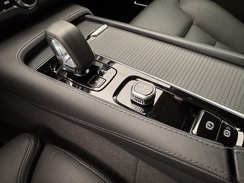 Volvo V90 B4 BRIGHT PLUS AUT - fotka 27 z 46