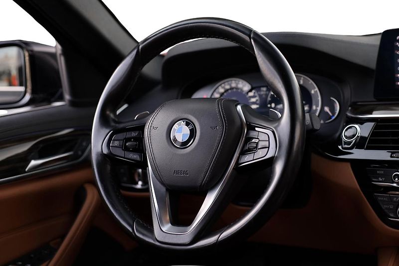 BMW Řada 5 520d xDrive Touring - fotka 13 z 16