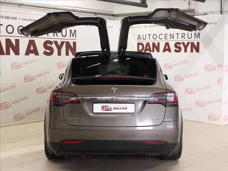 Tesla Model X 0,0 DUAL 90kWh 386KW TOP STAV - fotka 6 z 39