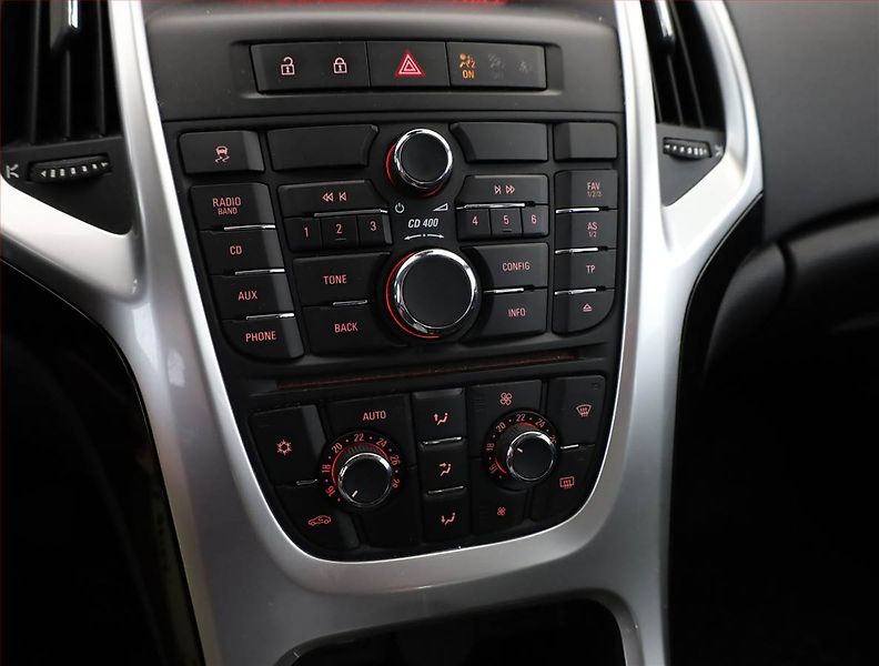 Opel Astra (2011) 1.4 T, Serv.kniha, Tempomat - fotka 10 z 13