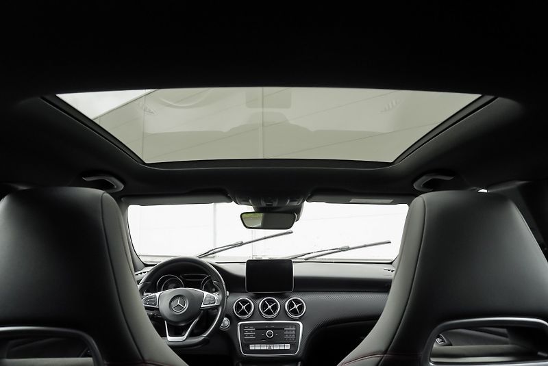 Mercedes-Benz Třídy A 220d 4MATIC AMG - fotka 21 z 28