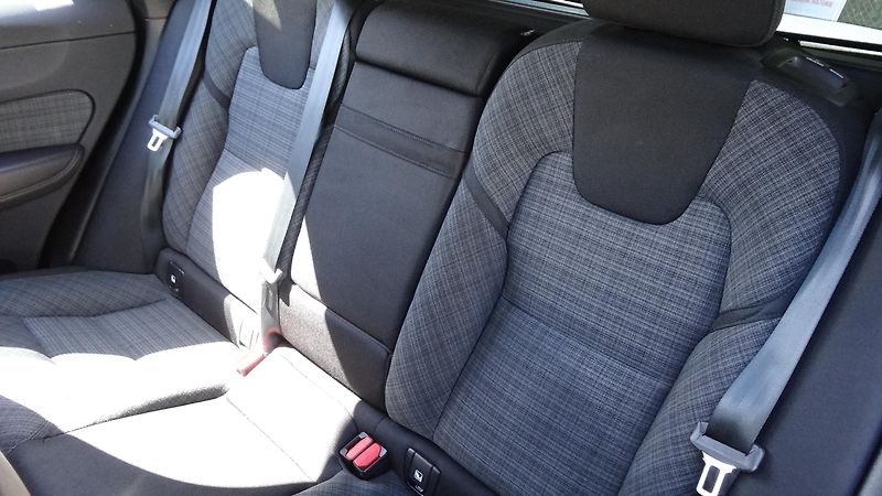 Volvo XC60  B4 Awd Taž.zař.Navi + - fotka 11 z 70