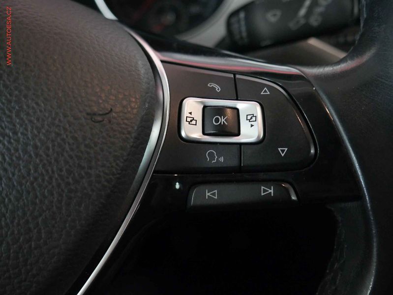Volkswagen Golf Sportsvan (2015) 1.6 TDI, Nez.topení - fotka 13 z 18