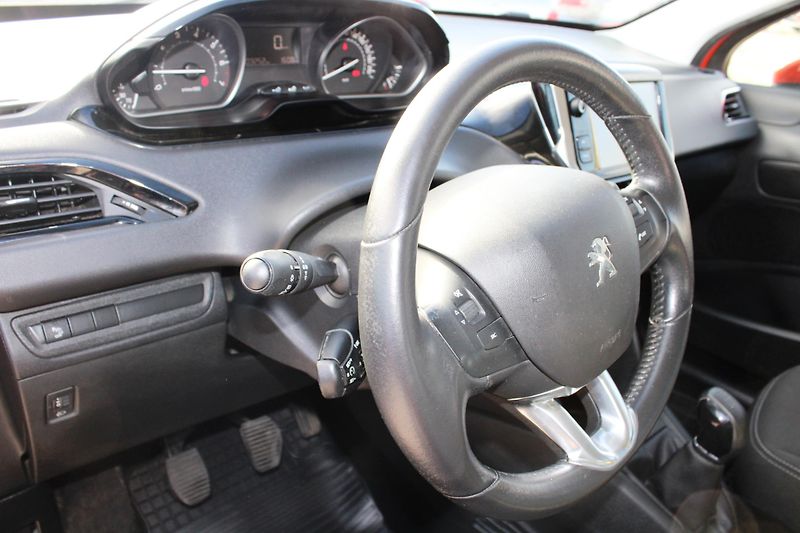 Peugeot 208 (2018) 1,2i KLIMA EL.OKNA TEMPOMAT  - fotka 17 z 20