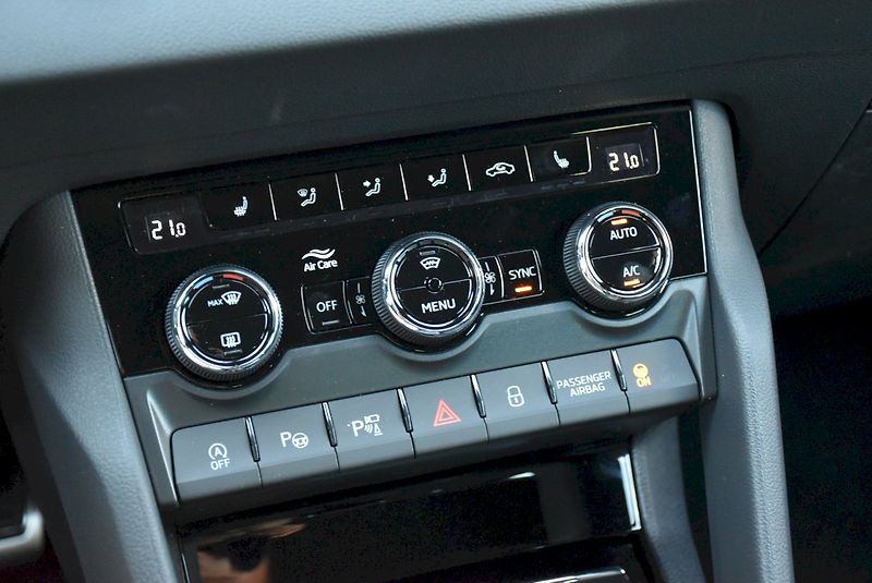 Škoda Karoq (2025) Sportline 1,5 TSI 110 kW 7° au - fotka 36 z 39