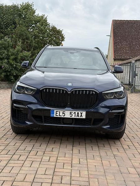 BMW X5 (2022) XDrive45e - fotka 3 z 39