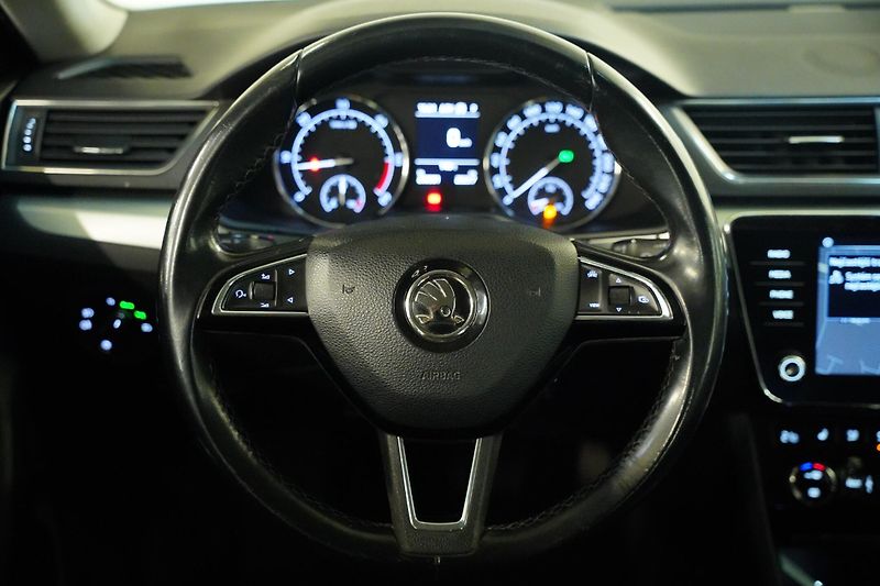 Škoda Superb - fotka 18 z 30