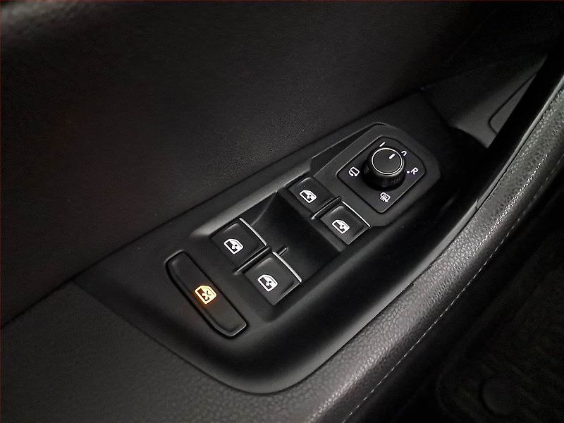 Volkswagen Passat (2015) Highline 2.0 TDI, Kůže, Navi - fotka 18 z 22