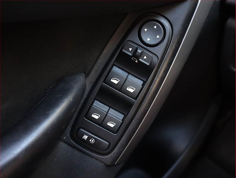 Citroën C4 Picasso (2012) 1.6 HDi, Automat, 7 míst - fotka 19 z 19