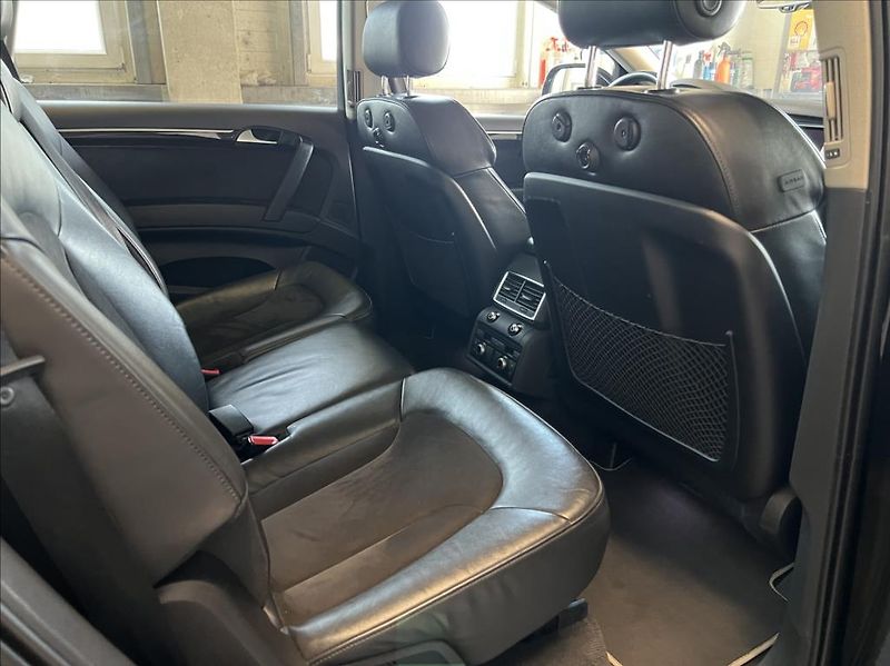 Audi Q7 3,0 TDi QUATTRO 7-MÍST - fotka 18 z 34