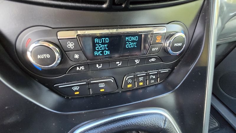 Ford Grand C-MAX 1.6 16V TITANIUM 7MÍSTNÝ  - fotka 40 z 42