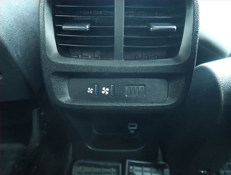 Opel Combo (2021) Elegance 1.5 CDTI, 5Míst, ČR - fotka 16 z 18