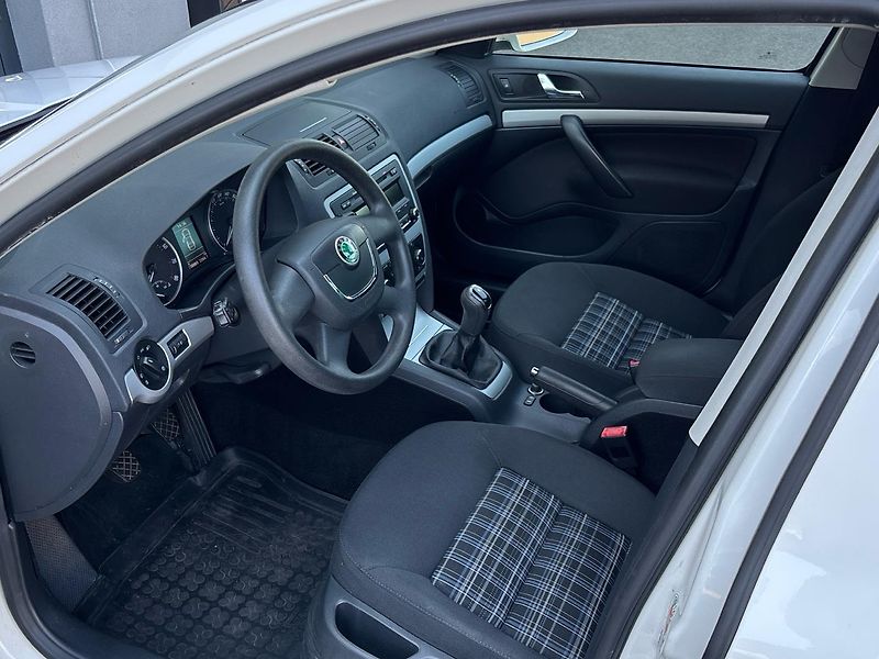 Škoda Octavia Ambition - fotka 6 z 22