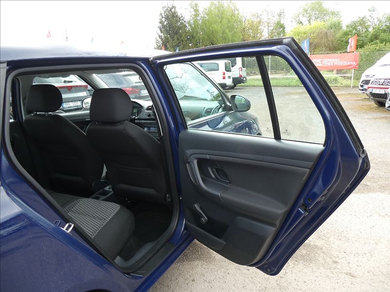 Škoda Fabia 1,2 TSi 63kW 2x kola, klima - fotka 16 z 38
