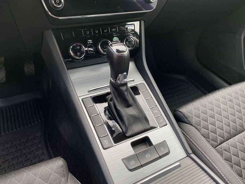 Škoda Superb (2022) Combi 2.0 TDI DSG Ambition - fotka 25 z 32