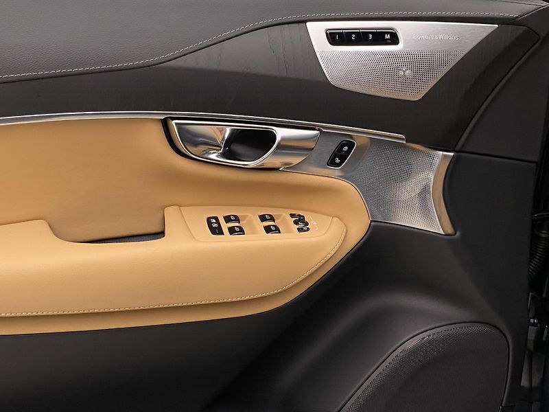 Volvo XC90 B5 AWD BRIGHT ULTRA REZERVACE - fotka 29 z 66