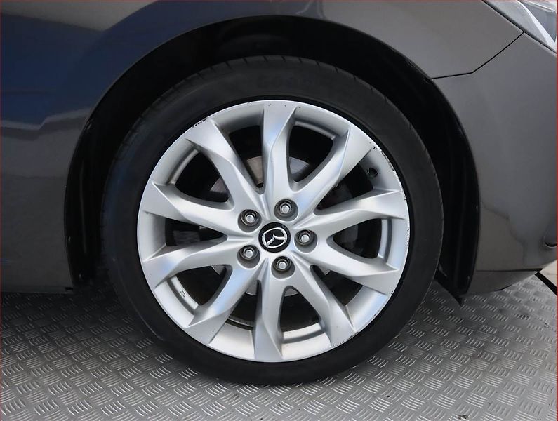 Mazda 3 (2015) 2.2 Skyactiv-D, Tempomat - fotka 15 z 19