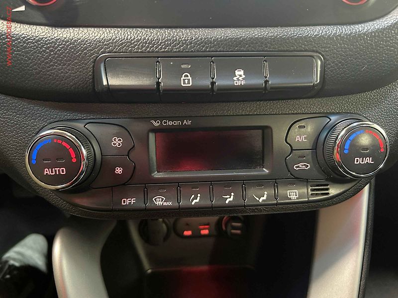 Kia Ceed (2013) 1.6GDi 99 kW, ČR, AAC, tempo - fotka 13 z 16