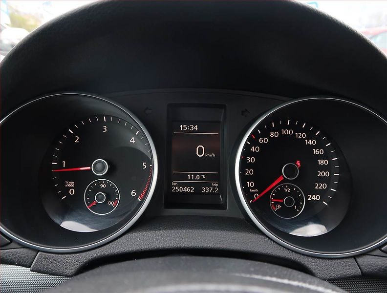 Volkswagen Golf (2011) 1.6 TDI, Tempomat - fotka 11 z 18