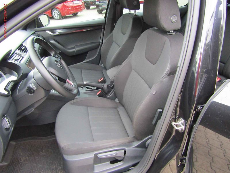 Škoda Octavia (2017) 2.0TDi 4x4, ČR, LED, AC, temp - fotka 9 z 16