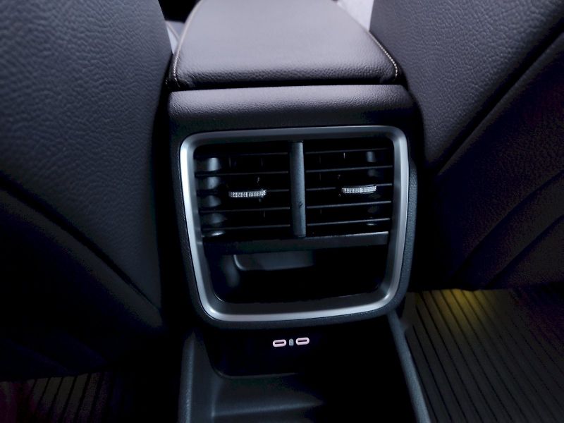 Škoda Octavia (2025) Top Selection 1,5  Tsi 110 Kw - fotka 29 z 41