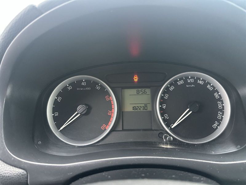Škoda Fabia (2008) 1.2 HTP Ambiente - fotka 7 z 26