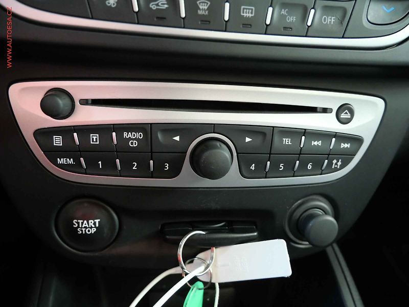 Renault Fluence (2010) 1.6i, ČR, Navi, AC - fotka 20 z 21