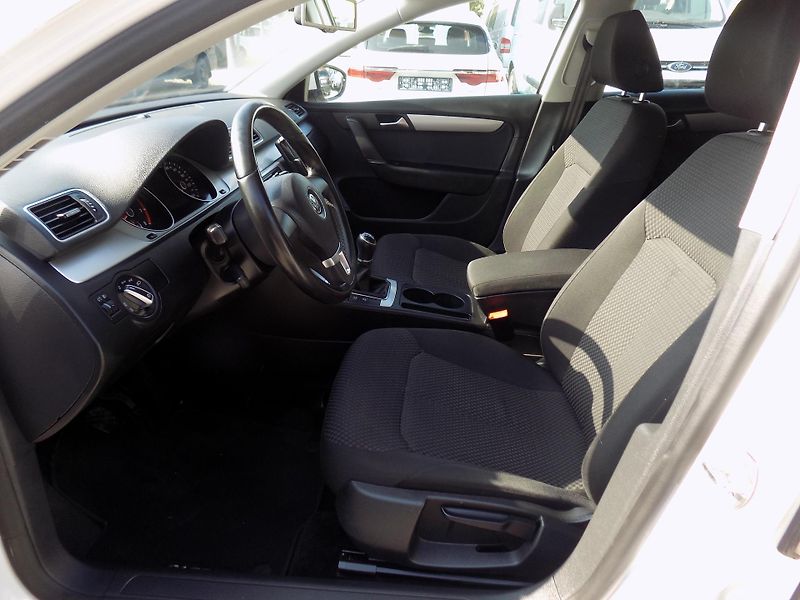 Volkswagen Passat 1,4 TSI 90 KW AUTOKLIMA VÝHŘEV - fotka 18 z 42