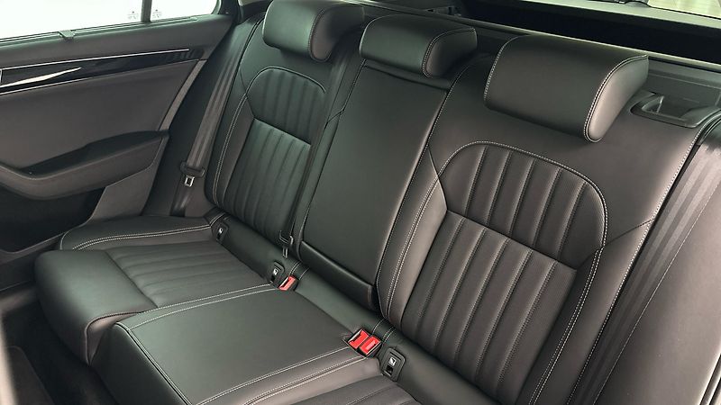 Škoda Superb 2.0 TDI DSG 4x4 L&K Combi - fotka 16 z 34
