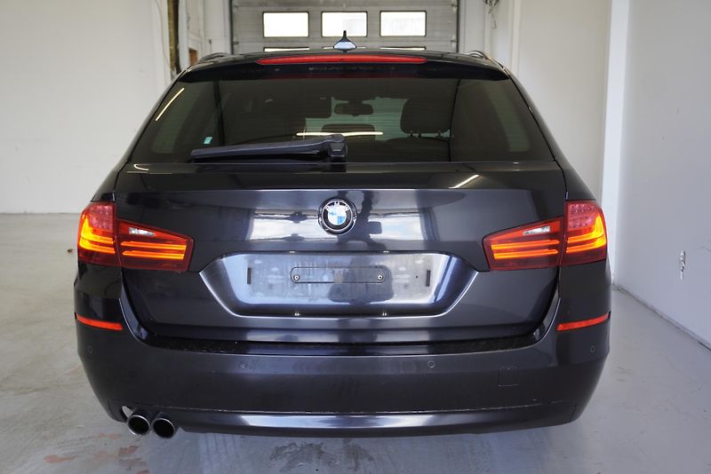 BMW Řada 5  3,0 XDRIVE FACELIFT AUTOMAT - fotka 6 z 29