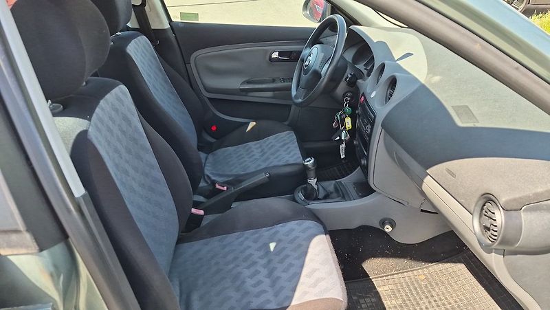 Seat Ibiza 1,4 16V 55 kW - fotka 11 z 17