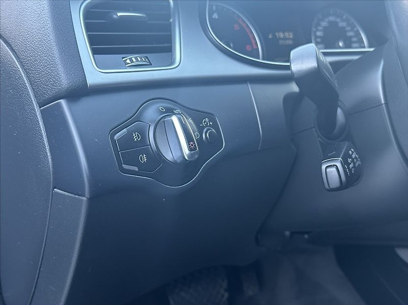 Audi A4 3,0 TDI 204PS  Ambiente A/T - fotka 29 z 49