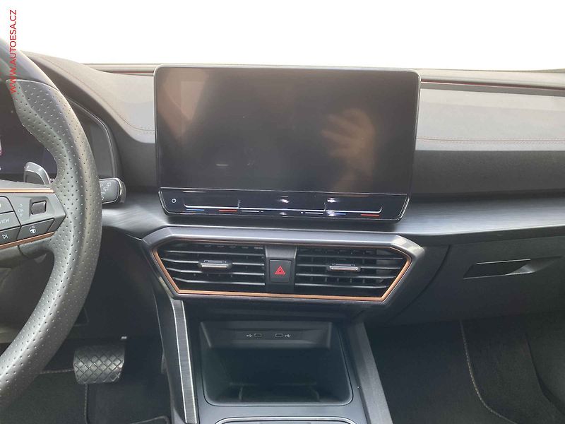 Cupra Formentor (2022) 1.5 TSi, DSG, LED, navi - fotka 12 z 20