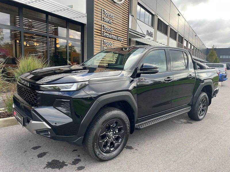 Toyota Hilux 2.8D automat Invincible - fotka 3 z 29