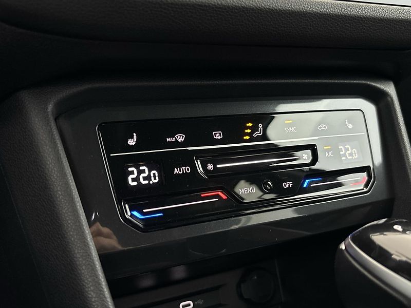 Volkswagen Tiguan R-Line 4MOT DSG - fotka 19 z 31