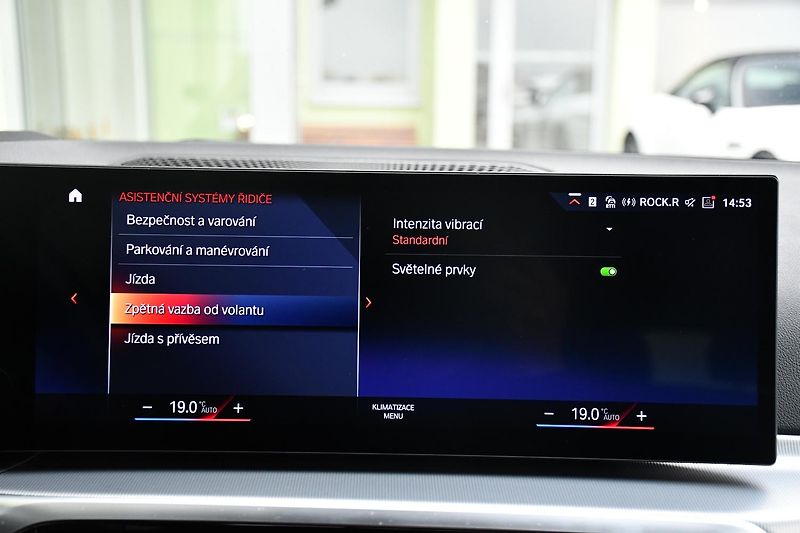 BMW Řada 3 320D xDrive M-SPORT ČR 1.M - fotka 35 z 47