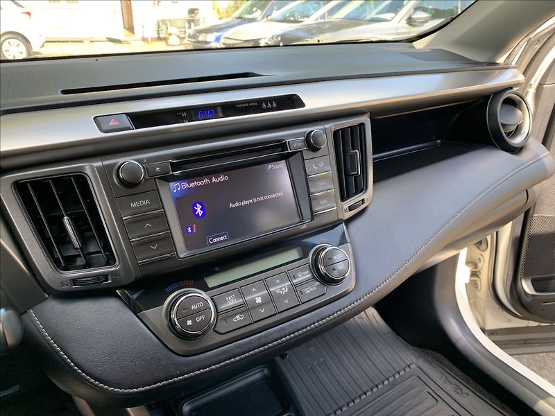 Toyota RAV4 2,2 D-4D AWD,ČR - fotka 14 z 25
