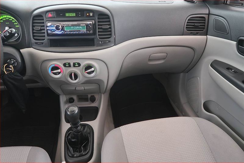 Hyundai Accent (2009) 1.5 CRDi, po STK, rezervace - fotka 8 z 14