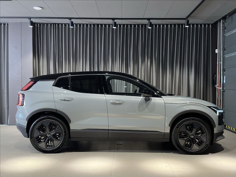 Volvo EX30 (2026) 0,0 P8 AWD  Ultra Cross Countr - fotka 3 z 38