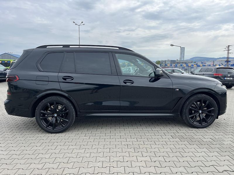 BMW X7 (2022) XDRIVE 4.0d - fotka 8 z 19