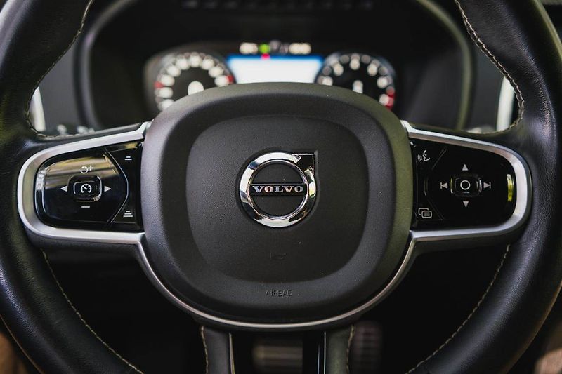 Volvo XC90 (2021) B6 AWD - fotka 19 z 31