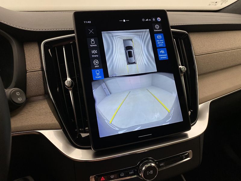Volvo XC90 (2025) T8 AWD Plug-in DARK ULTRA - fotka 72 z 75