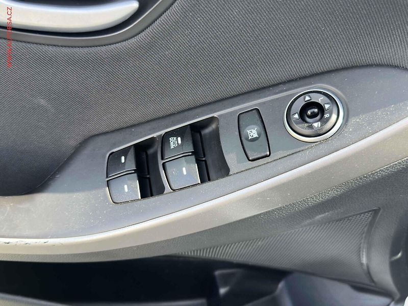 Hyundai i30 (2017) 1.6 GDI, 2.maj,ČR, servis - fotka 11 z 18