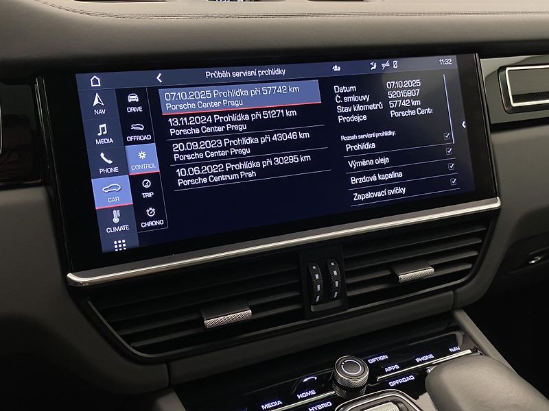 Porsche Cayenne E-HYBRID 250kW AWD AUT CZ - fotka 68 z 111